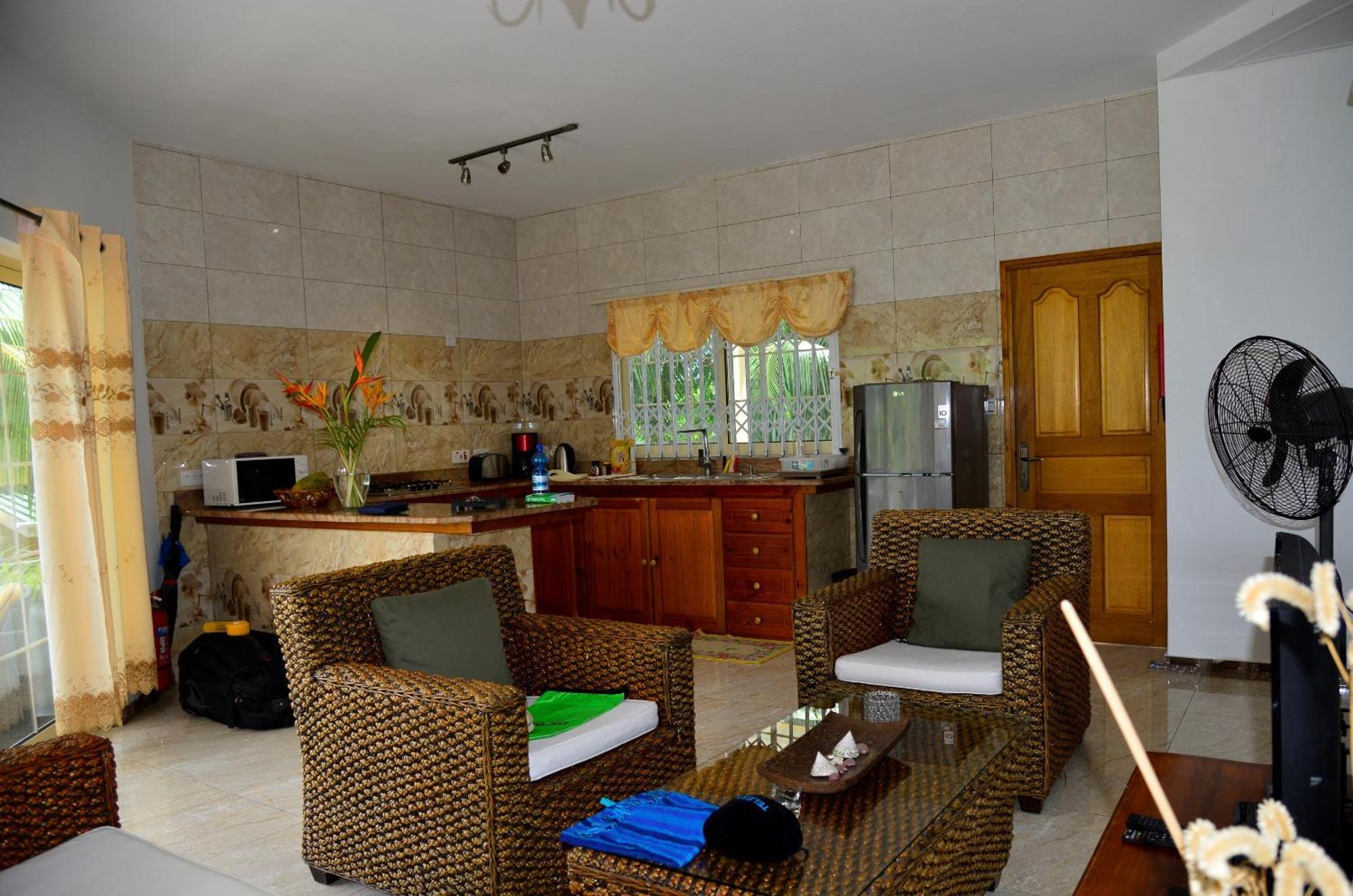 Korrine'S Cottage Horizon Beau Vallon  Exterior photo